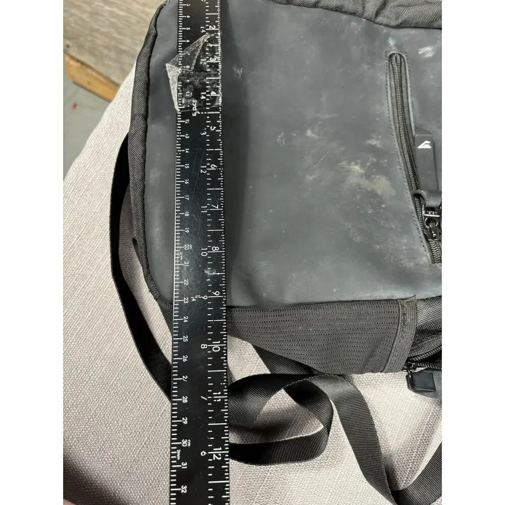 Gymshark Backpack Unisex Medium Black Gym Sports Zip Pockets Adjustable Straps